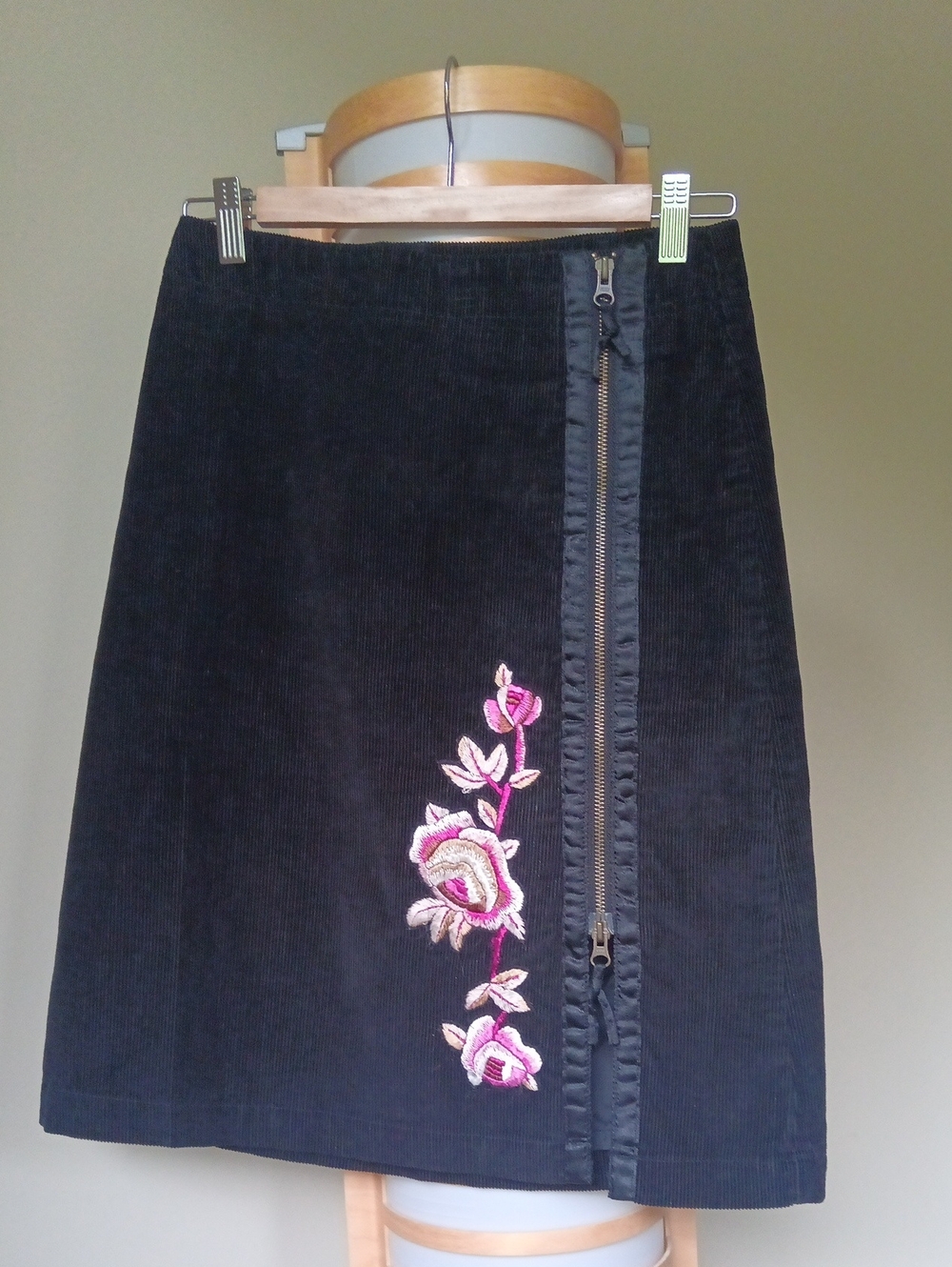 W14" L22" RW&CO. Black Corduroy A-Line Skirt with Pink Floral Embroidery